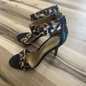Ann Taylor Loft Women's Leopard Print Strappy Sandals Size 7.5 Multicolor